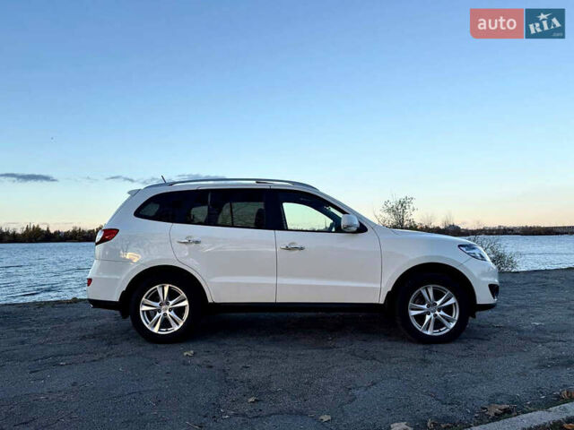Белый Хендай Санта Фе, объемом двигателя 2.2 л и пробегом 67 тыс. км за 14999 $, фото 3 на Automoto.ua