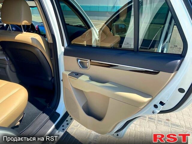 Белый Хендай Санта Фе, объемом двигателя 2.4 л и пробегом 111 тыс. км за 14000 $, фото 8 на Automoto.ua