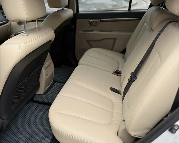 Білий Хендай Санта Фе, об'ємом двигуна 2.4 л та пробігом 98 тис. км за 13500 $, фото 25 на Automoto.ua