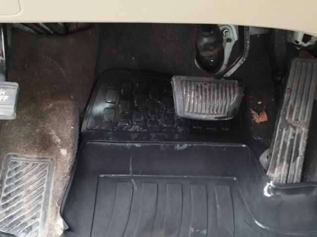 Белый Хендай Санта Фе, объемом двигателя 2.4 л и пробегом 230 тыс. км за 8500 $, фото 3 на Automoto.ua