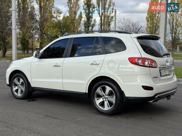 Белый Хендай Санта Фе, объемом двигателя 2.2 л и пробегом 223 тыс. км за 13300 $, фото 4 на Automoto.ua