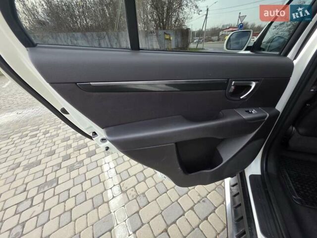 Белый Хендай Санта Фе, объемом двигателя 2.2 л и пробегом 211 тыс. км за 13850 $, фото 57 на Automoto.ua