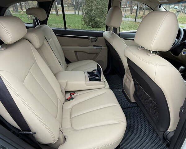 Білий Хендай Санта Фе, об'ємом двигуна 2.4 л та пробігом 98 тис. км за 13500 $, фото 29 на Automoto.ua
