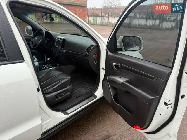 Білий Хендай Санта Фе, об'ємом двигуна 2.2 л та пробігом 236 тис. км за 13500 $, фото 8 на Automoto.ua