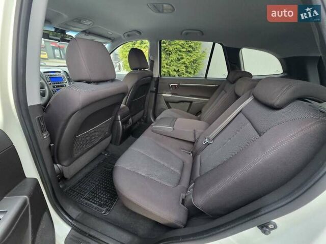 Белый Хендай Санта Фе, объемом двигателя 2.2 л и пробегом 211 тыс. км за 13850 $, фото 51 на Automoto.ua