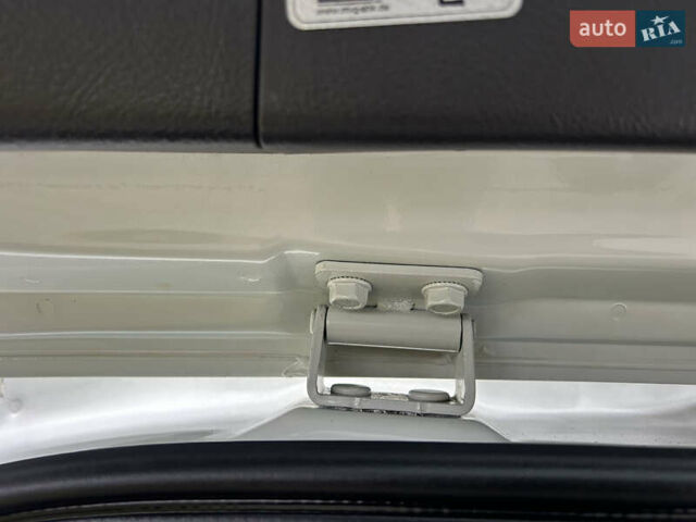 Білий Хендай Санта Фе, об'ємом двигуна 2.2 л та пробігом 183 тис. км за 13800 $, фото 37 на Automoto.ua