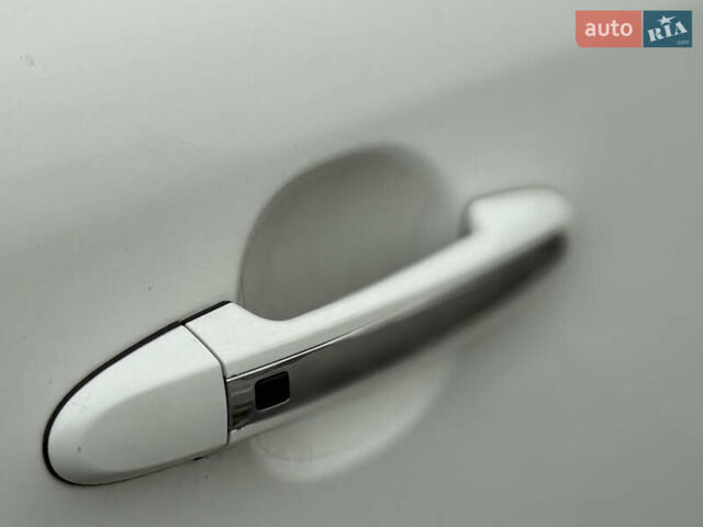 Білий Хендай Санта Фе, об'ємом двигуна 2.4 л та пробігом 98 тис. км за 13500 $, фото 16 на Automoto.ua