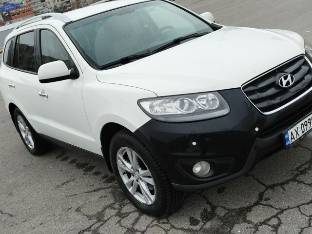 Белый Хендай Санта Фе, объемом двигателя 2.4 л и пробегом 230 тыс. км за 8500 $, фото 14 на Automoto.ua