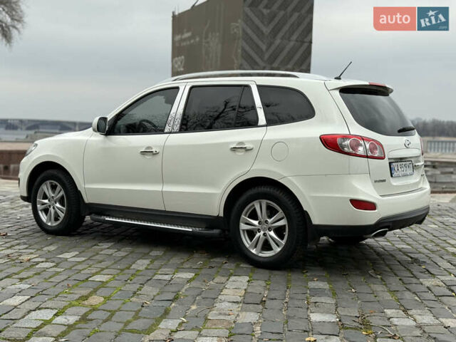 Білий Хендай Санта Фе, об'ємом двигуна 2.4 л та пробігом 98 тис. км за 13500 $, фото 7 на Automoto.ua