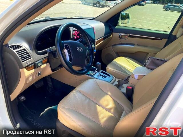 Белый Хендай Санта Фе, объемом двигателя 2.4 л и пробегом 111 тыс. км за 14000 $, фото 7 на Automoto.ua
