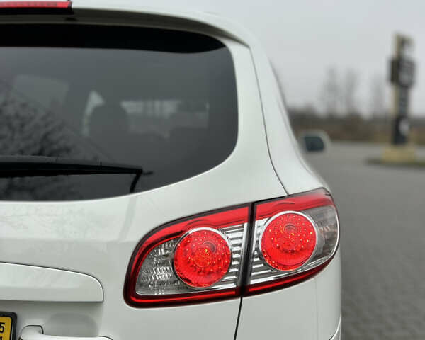 Білий Хендай Санта Фе, об'ємом двигуна 2.2 л та пробігом 183 тис. км за 13800 $, фото 16 на Automoto.ua