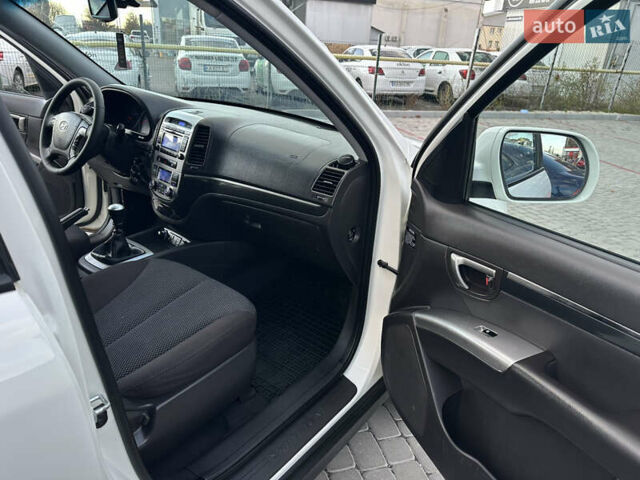 Хендай Санта Фе 2011 в Ивано-Франковске на Automoto.ua Белый Хендай Санта Фе, объемом двигателя 2.2 л и пробегом 298 тыс. км за 10400 $, фото 9 на Automoto.ua