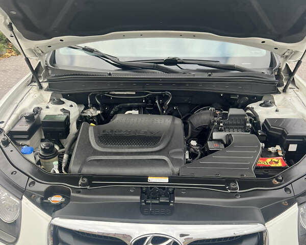 Білий Хендай Санта Фе, об'ємом двигуна 2.2 л та пробігом 178 тис. км за 13499 $, фото 30 на Automoto.ua