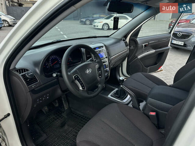 Хендай Санта Фе 2011 в Ивано-Франковске на Automoto.ua Белый Хендай Санта Фе, объемом двигателя 2.2 л и пробегом 298 тыс. км за 10400 $, фото 5 на Automoto.ua