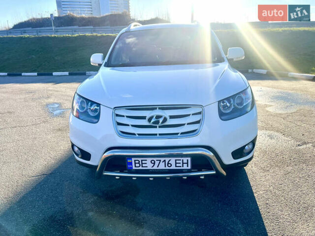 Белый Хендай Санта Фе, объемом двигателя 2.36 л и пробегом 148 тыс. км за 12500 $, фото 1 на Automoto.ua