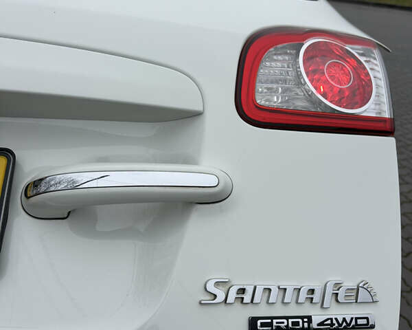 Білий Хендай Санта Фе, об'ємом двигуна 2.2 л та пробігом 183 тис. км за 13800 $, фото 23 на Automoto.ua