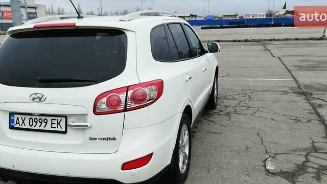 Белый Хендай Санта Фе, объемом двигателя 2.36 л и пробегом 230 тыс. км за 8600 $, фото 3 на Automoto.ua