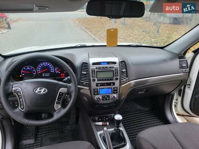 Белый Хендай Санта Фе, объемом двигателя 2.2 л и пробегом 298 тыс. км за 12700 $, фото 108 на Automoto.ua