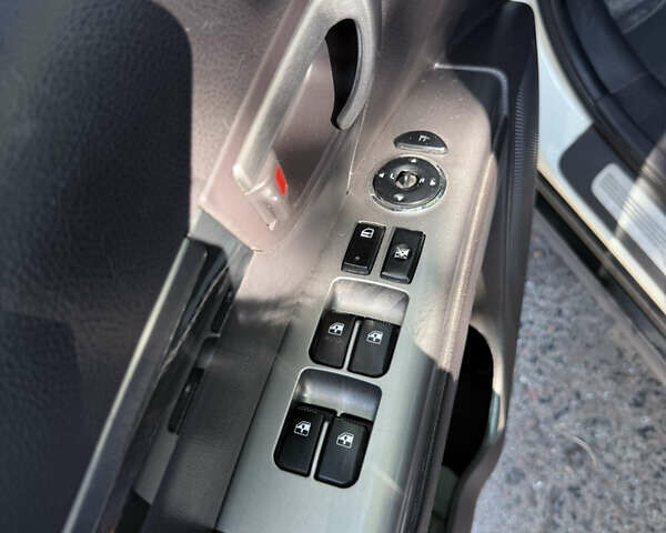 Хендай Санта Фе 2011 в Кременце на Automoto.ua Белый Хендай Санта Фе, объемом двигателя 2.2 л и пробегом 263 тыс. км за 12600 $, фото 12 на Automoto.ua