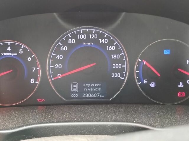 Белый Хендай Санта Фе, объемом двигателя 2.4 л и пробегом 230 тыс. км за 8500 $, фото 9 на Automoto.ua