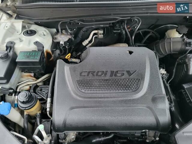 Белый Хендай Санта Фе, объемом двигателя 2.2 л и пробегом 298 тыс. км за 12700 $, фото 122 на Automoto.ua