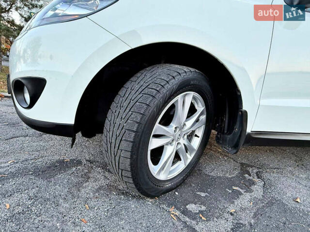 Белый Хендай Санта Фе, объемом двигателя 2.2 л и пробегом 67 тыс. км за 14999 $, фото 21 на Automoto.ua