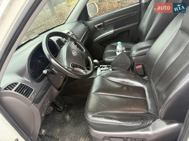 Білий Хендай Санта Фе, об'ємом двигуна 2.2 л та пробігом 236 тис. км за 13500 $, фото 6 на Automoto.ua