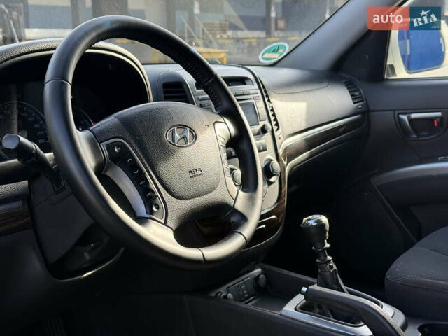 Белый Хендай Санта Фе, объемом двигателя 2.2 л и пробегом 194 тыс. км за 11750 $, фото 28 на Automoto.ua