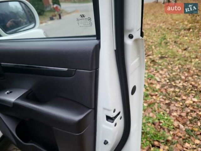 Белый Хендай Санта Фе, объемом двигателя 2.2 л и пробегом 298 тыс. км за 12700 $, фото 112 на Automoto.ua