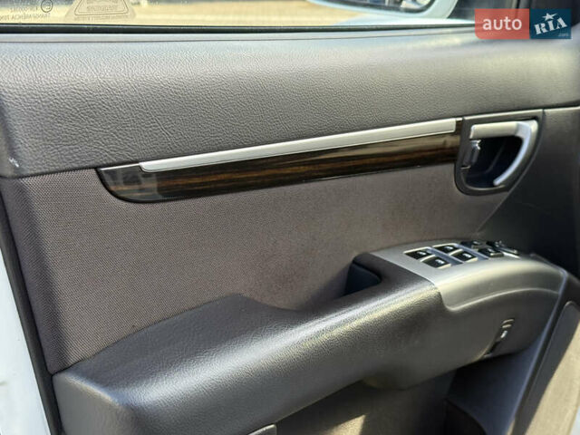 Білий Хендай Санта Фе, об'ємом двигуна 2.2 л та пробігом 196 тис. км за 10999 $, фото 31 на Automoto.ua