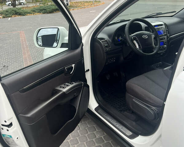 Білий Хендай Санта Фе, об'ємом двигуна 2.2 л та пробігом 178 тис. км за 13499 $, фото 8 на Automoto.ua