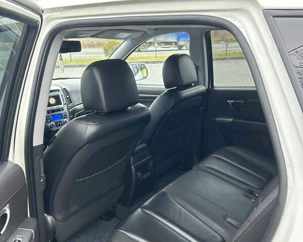 Білий Хендай Санта Фе, об'ємом двигуна 2.2 л та пробігом 183 тис. км за 13800 $, фото 90 на Automoto.ua