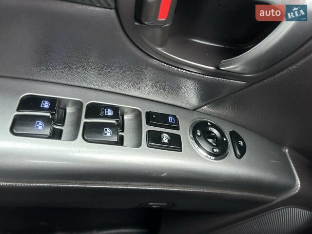 Білий Хендай Санта Фе, об'ємом двигуна 2.2 л та пробігом 183 тис. км за 13800 $, фото 86 на Automoto.ua