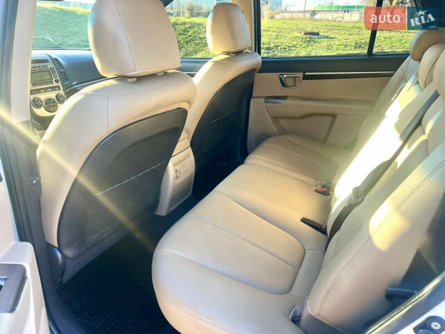 Белый Хендай Санта Фе, объемом двигателя 2.36 л и пробегом 148 тыс. км за 12500 $, фото 3 на Automoto.ua