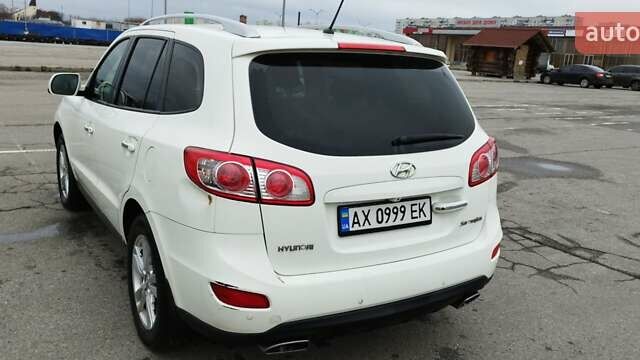 Белый Хендай Санта Фе, объемом двигателя 2.36 л и пробегом 230 тыс. км за 8600 $, фото 5 на Automoto.ua