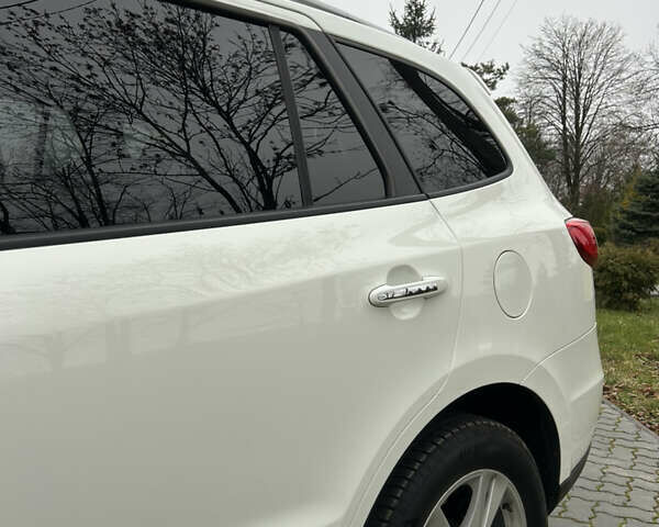 Білий Хендай Санта Фе, об'ємом двигуна 2.2 л та пробігом 183 тис. км за 13800 $, фото 28 на Automoto.ua