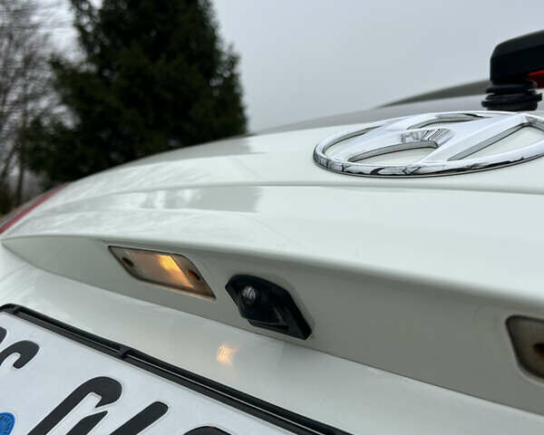 Білий Хендай Санта Фе, об'ємом двигуна 2.2 л та пробігом 183 тис. км за 13800 $, фото 22 на Automoto.ua