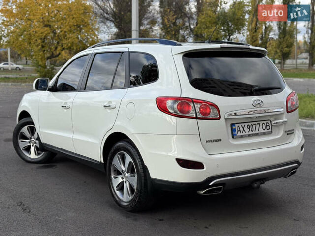Белый Хендай Санта Фе, объемом двигателя 2.2 л и пробегом 223 тыс. км за 13300 $, фото 11 на Automoto.ua