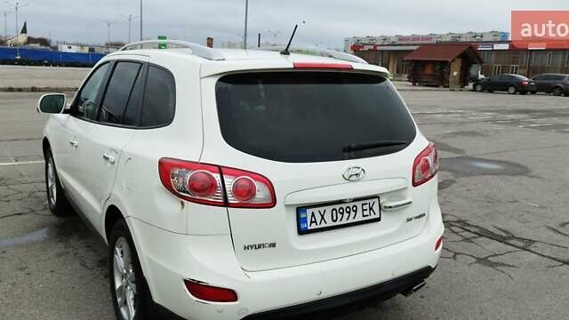 Белый Хендай Санта Фе, объемом двигателя 2.36 л и пробегом 230 тыс. км за 8600 $, фото 2 на Automoto.ua