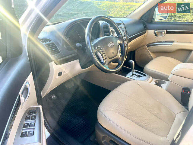 Белый Хендай Санта Фе, объемом двигателя 2.36 л и пробегом 148 тыс. км за 12500 $, фото 8 на Automoto.ua