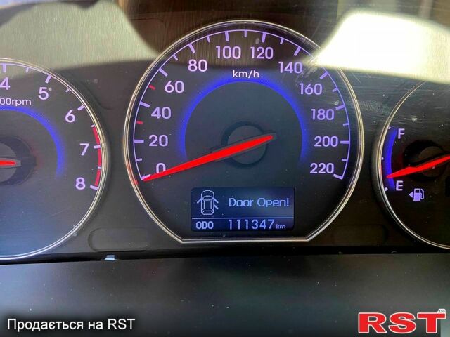Белый Хендай Санта Фе, объемом двигателя 2.4 л и пробегом 111 тыс. км за 14000 $, фото 6 на Automoto.ua