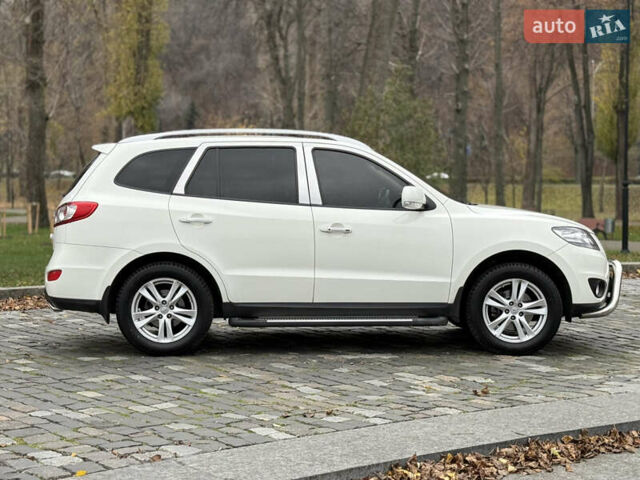 Білий Хендай Санта Фе, об'ємом двигуна 2.4 л та пробігом 98 тис. км за 13500 $, фото 11 на Automoto.ua