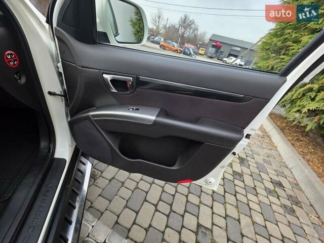 Белый Хендай Санта Фе, объемом двигателя 2.2 л и пробегом 211 тыс. км за 13850 $, фото 44 на Automoto.ua