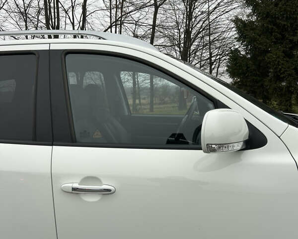 Білий Хендай Санта Фе, об'ємом двигуна 2.2 л та пробігом 183 тис. км за 13800 $, фото 30 на Automoto.ua