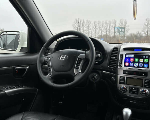 Білий Хендай Санта Фе, об'ємом двигуна 2.2 л та пробігом 183 тис. км за 13800 $, фото 70 на Automoto.ua