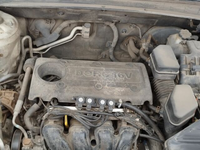 Белый Хендай Санта Фе, объемом двигателя 2.4 л и пробегом 230 тыс. км за 8500 $, фото 2 на Automoto.ua