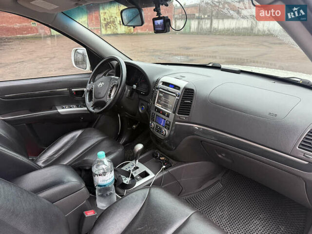 Білий Хендай Санта Фе, об'ємом двигуна 2.2 л та пробігом 236 тис. км за 13500 $, фото 16 на Automoto.ua