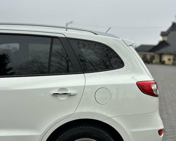 Білий Хендай Санта Фе, об'ємом двигуна 2.2 л та пробігом 183 тис. км за 13800 $, фото 19 на Automoto.ua