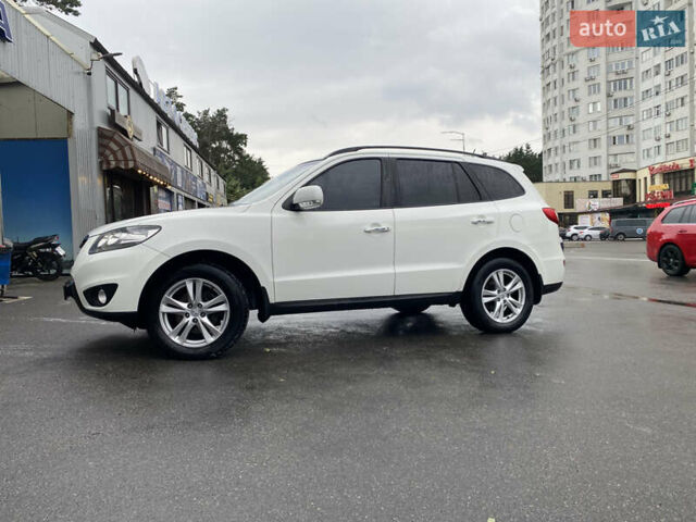 Хендай Санта Фе 2011 в Киеве на Automoto.ua Белый Хендай Санта Фе, объемом двигателя 2.2 л и пробегом 236 тыс. км за 12900 $, фото 1 на Automoto.ua