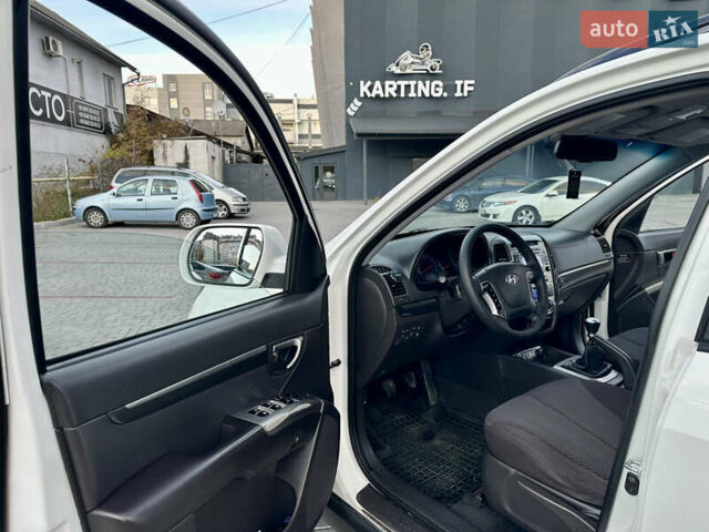 Хендай Санта Фе 2011 в Ивано-Франковске на Automoto.ua Белый Хендай Санта Фе, объемом двигателя 2.2 л и пробегом 298 тыс. км за 10400 $, фото 4 на Automoto.ua